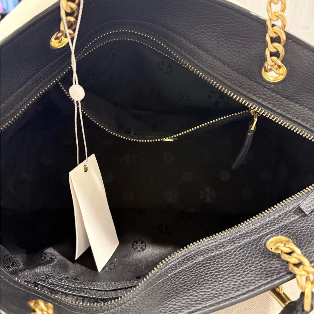 Tory Burch Black Leather Shoulder Bag with Gold Accents - Picture 4 of 9